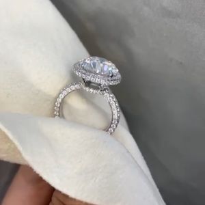 5 carats moissanite engagement ring